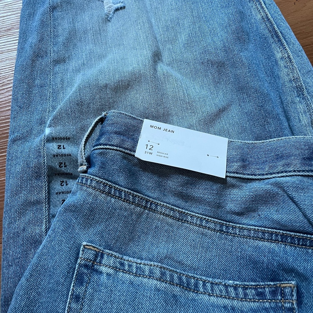 AE mom Jean size 12 never worn tags still on!